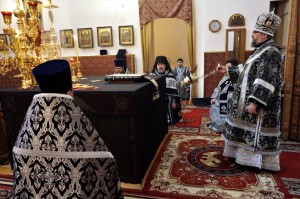 В день памяти 40 мучеников Севастийских епископ Никанор совершил Литургию и заупокойную литию по убиенному 17 лет назад иеромонаху Григорию (Яковлеву)